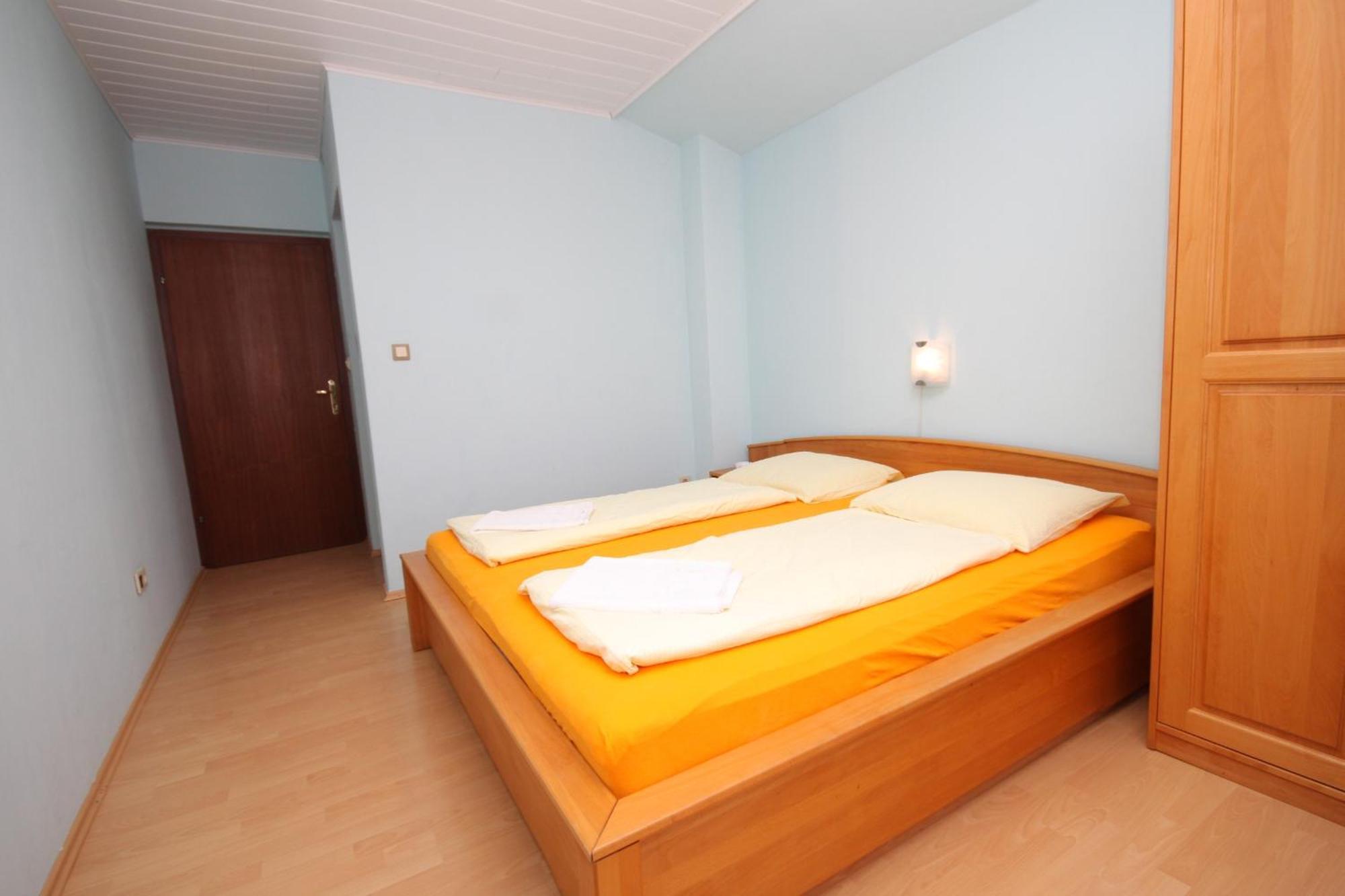 Rooms With A Swimming Pool Peroj, Fazana - 2235 Bilik gambar