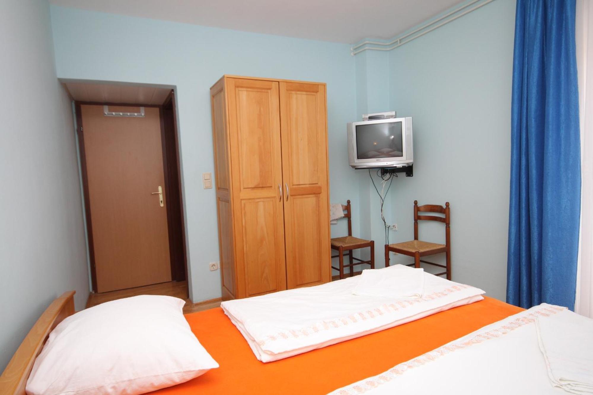 Rooms With A Swimming Pool Peroj, Fazana - 2235 Bilik gambar